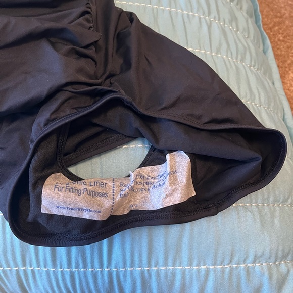 Lauren one piece synched waist slimming fit - Picture 4 of 8